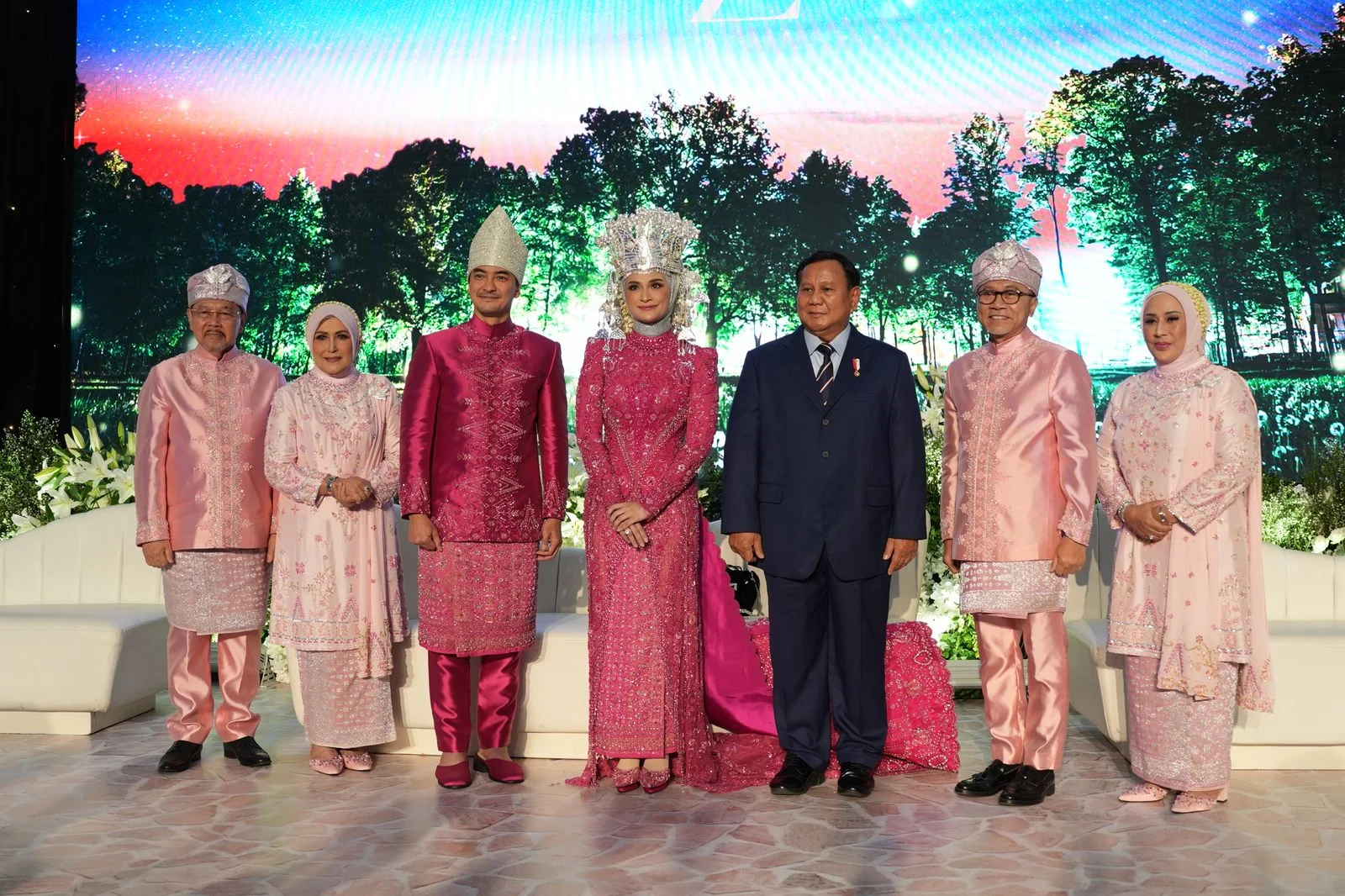 Presiden Prabowo Subianto Hadiri Resepsi Pernikahan Putri Ketua KPK Setyo Budiyanto