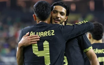 Raúl Jiménez dan Edson Álvarez Jadi Sorotan di Dunia Sepak Bola