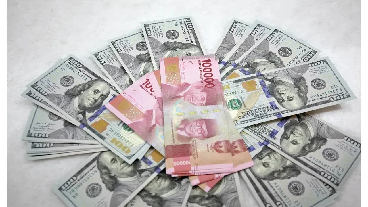 Rupiah Menguat Tipis di Tengah Sentimen Global, Apa yang Mempengaruhi?