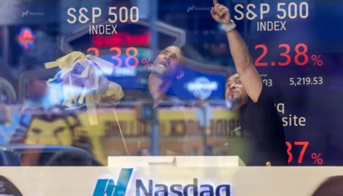 Saham AS: SPX dan Nasdaq Diprediksi Terus Meningkat Meski Risiko Fed