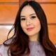 Sarah Gibson Tolak Permintaan Maaf Suami yang Ketahuan Selingkuh, Buket Bunga Berakhir di Tempat Sampah