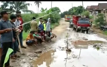 Warga Lampung Protes Hasil SPMB, Pemblokiran Jalan Berakhir Damai