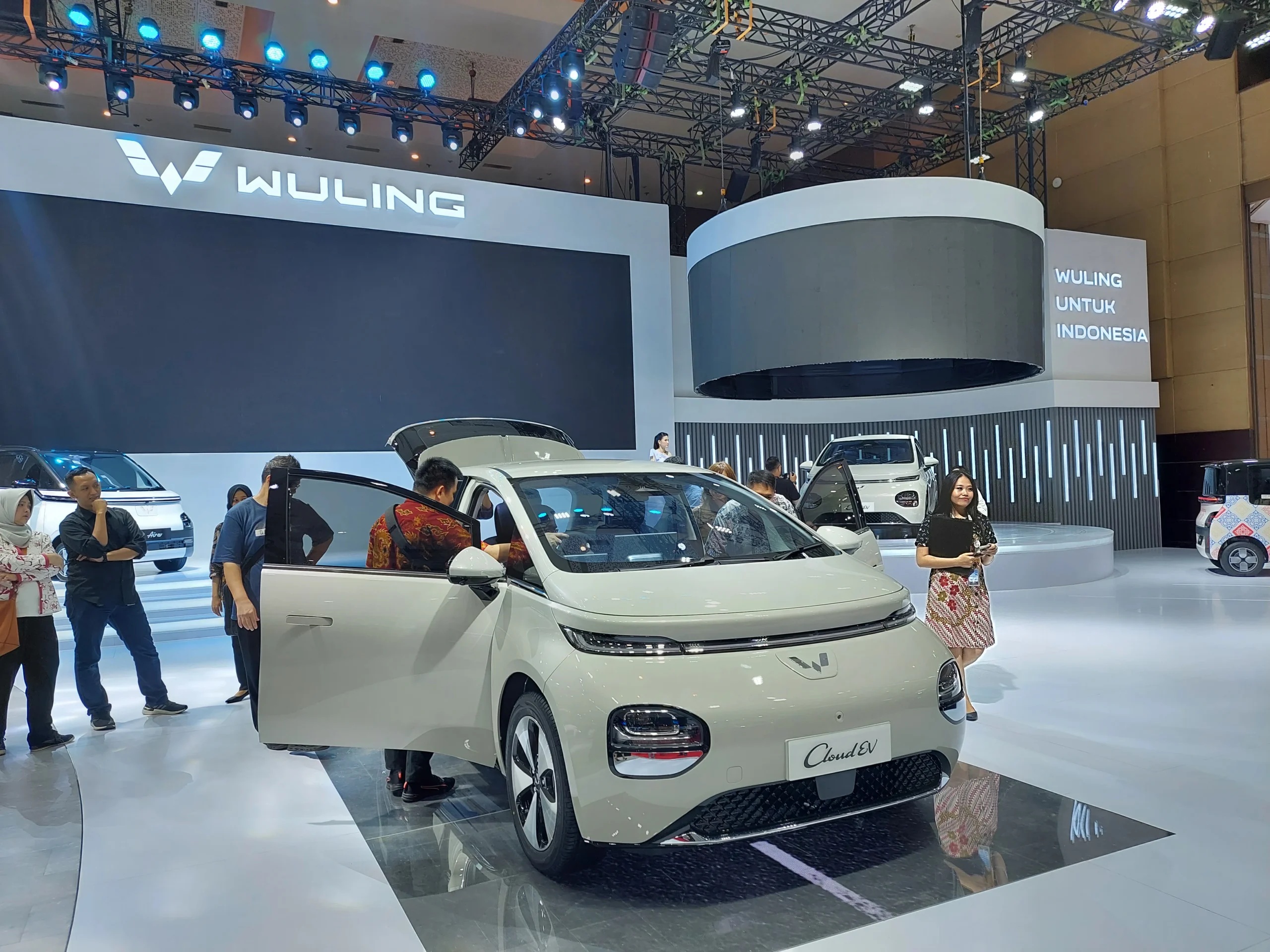 Wuling Motors Perkenalkan Mobil Listrik Baru di Indonesia
