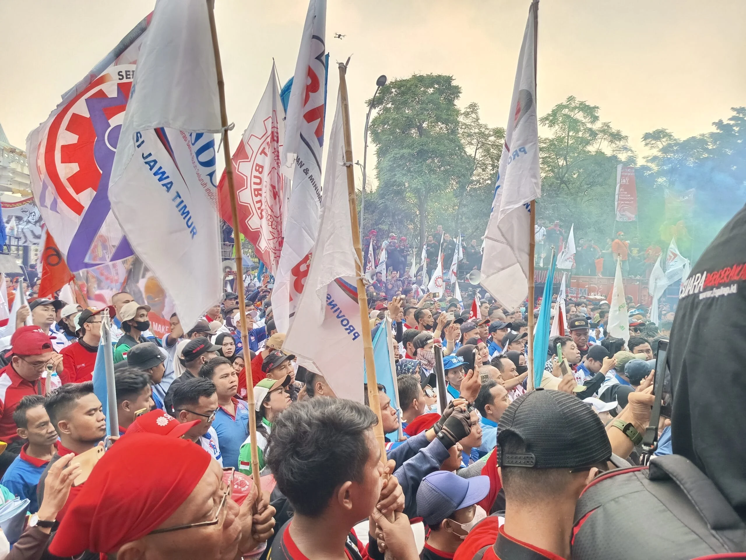 Aksi Damai di Depan TVRI dan Berita Lainnya