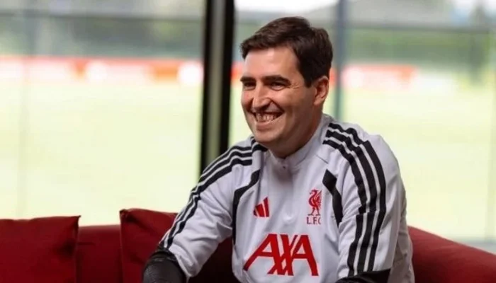 Andoni Iraola Hadapi Tantangan Besar di Liverpool