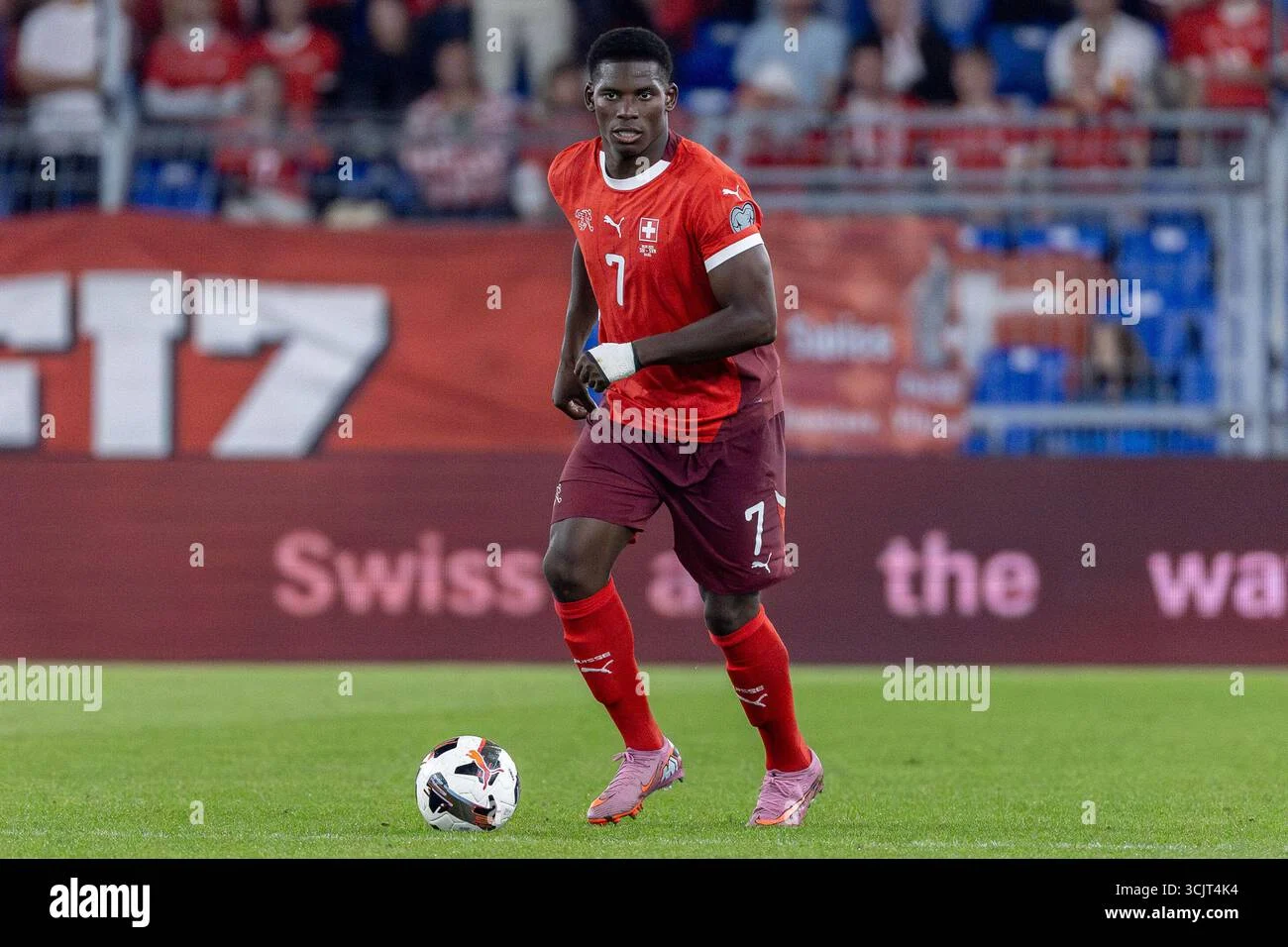 Breel Embolo: Sang Pemain Sepak Bola Switzerland yang Membuat Sejarah