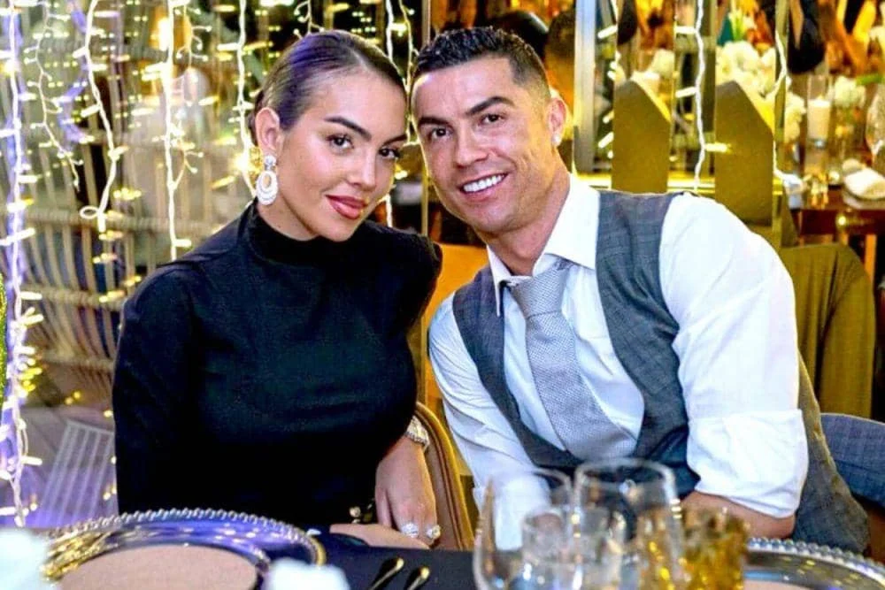 Cristiano Ronaldo dan Georgina Rodríguez Resmi Menikah di Ruang Tamu Mereka