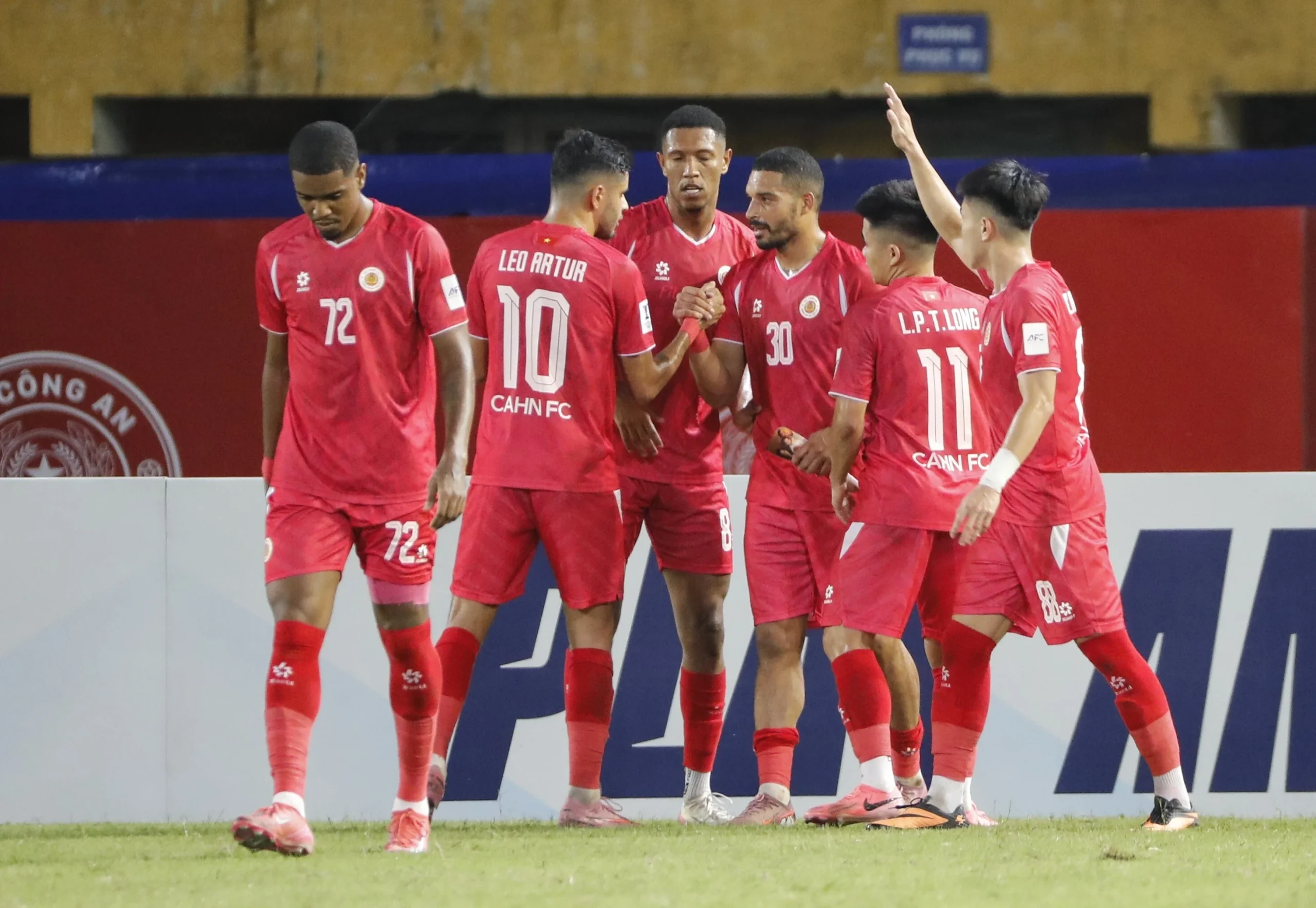 Frans Putros Toreh Sejarah Bersama Cong An Ha Noi FC, Adelaide United Tersingkir