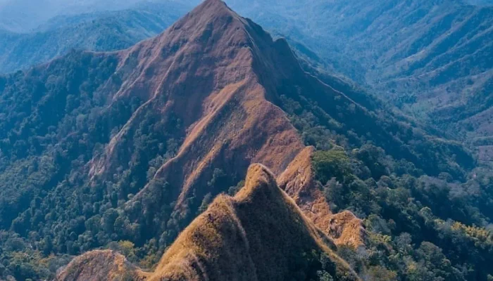 Gunung Piramid Bondowoso: Daya Tarik dan Tragedi di Balik Keindahannya