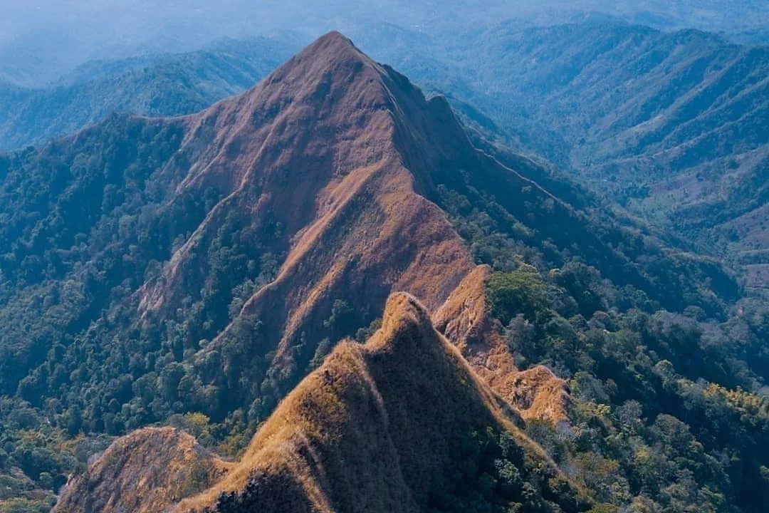 Gunung Piramid Bondowoso: Daya Tarik dan Tragedi di Balik Keindahannya