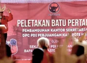 Hasto Kristiyanto Hadiri Peletakan Batu Pertama Kantor DPC PDIP Samosir, PDI Perjuangan Perkuat Konsolidasi