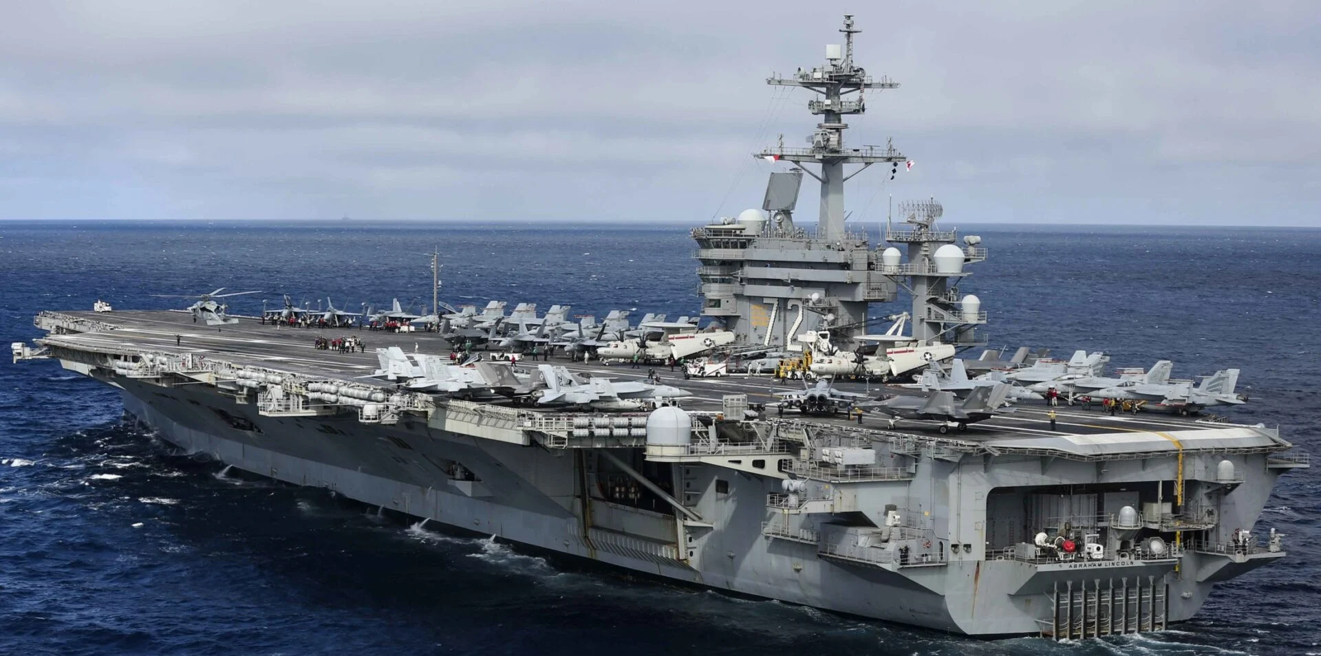 Kapal Induk USS Abraham Lincoln Menghadapi Krisis Moril dan Tekanan Psikologis