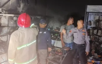 Kebakaran Melanda Kios di Lamongan, 24 Kios Hancur