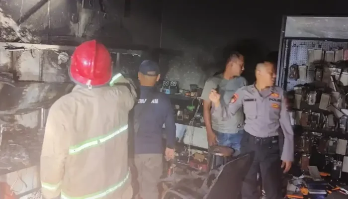 Kebakaran Melanda Kios di Lamongan, 24 Kios Hancur