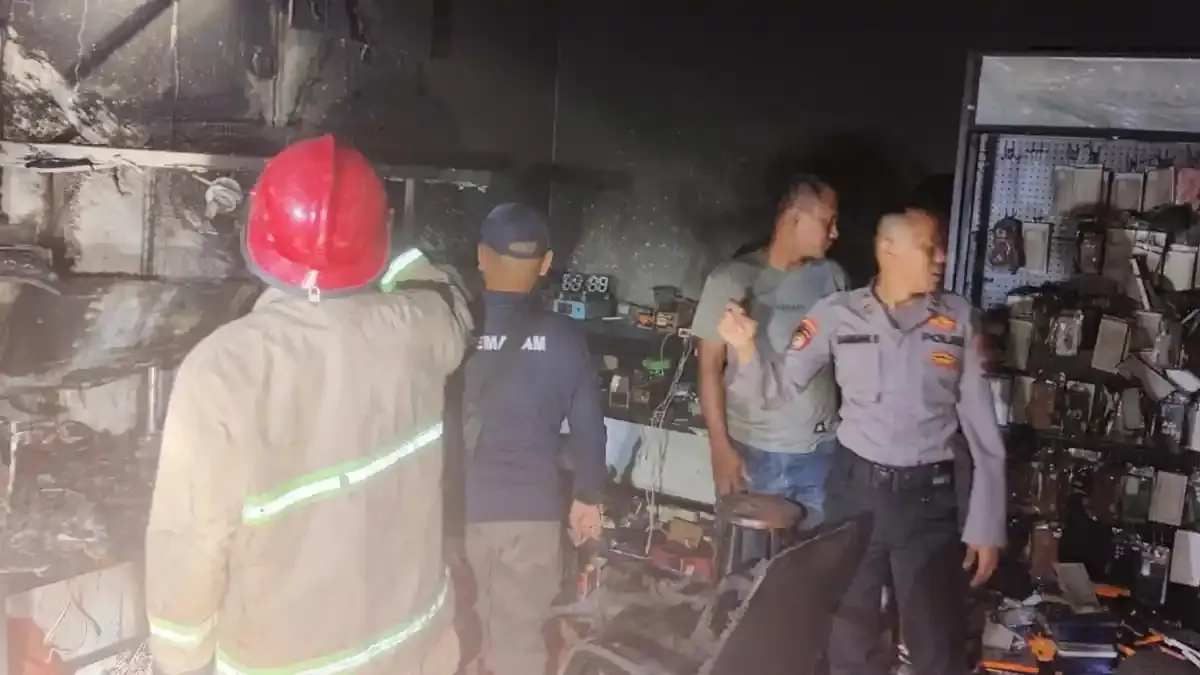 Kebakaran Melanda Kios di Lamongan, 24 Kios Hancur