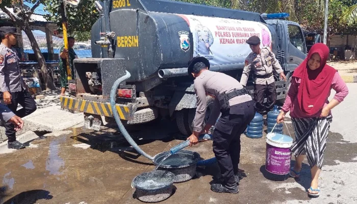Kekeringan Melanda Indonesia, Truk Tangki Menjadi Solusi Sementara