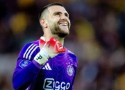 Maarten Paes: Kiper Sejati yang Dapat Diandalkan di Ajax Amsterdam