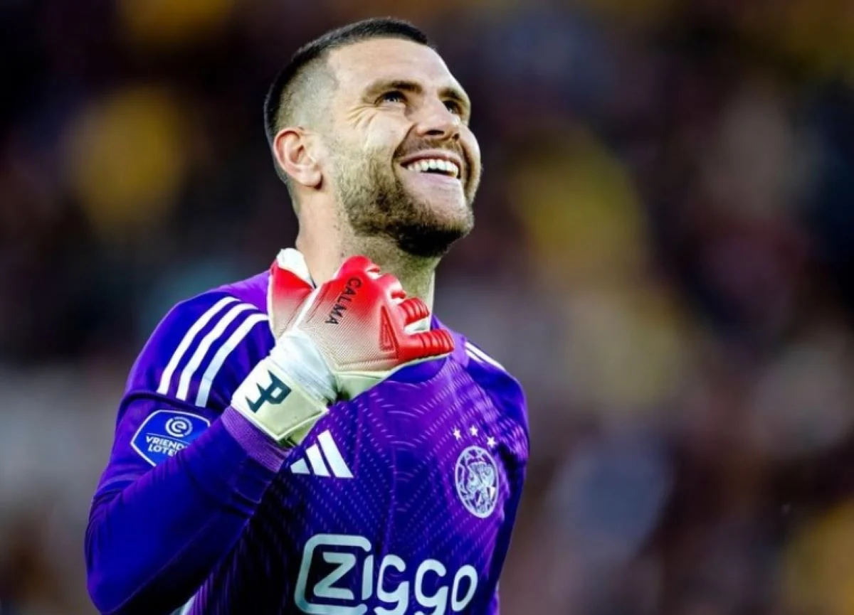 Maarten Paes: Kiper Sejati yang Dapat Diandalkan di Ajax Amsterdam