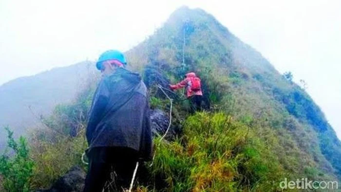Mengenal Gunung Piramid: Daya Tarik, Jalur Pendakian, dan Tantangan