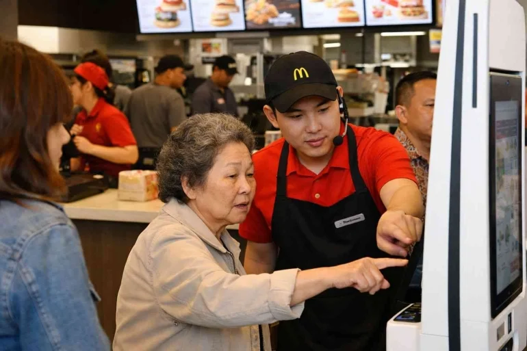 Mengintip Kehidupan di Balik Layar: Dari McDonald's hingga Dunia Musik