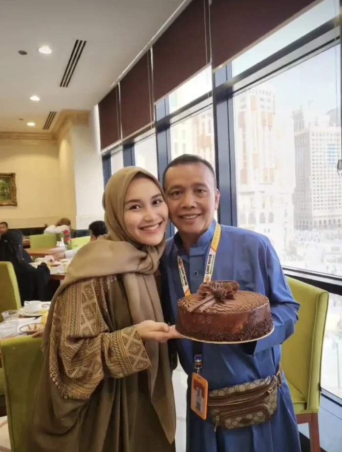 Minggu Penuh Kejutan: Dari Penyelidikan Balap Kuda hingga Ulang Tahun Pendiri Restoran