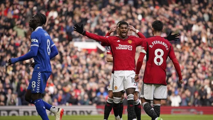 MU Tundukkan Leeds Lewat Adu Penalti, Rashford dan Fernandes Jadi Sorotan