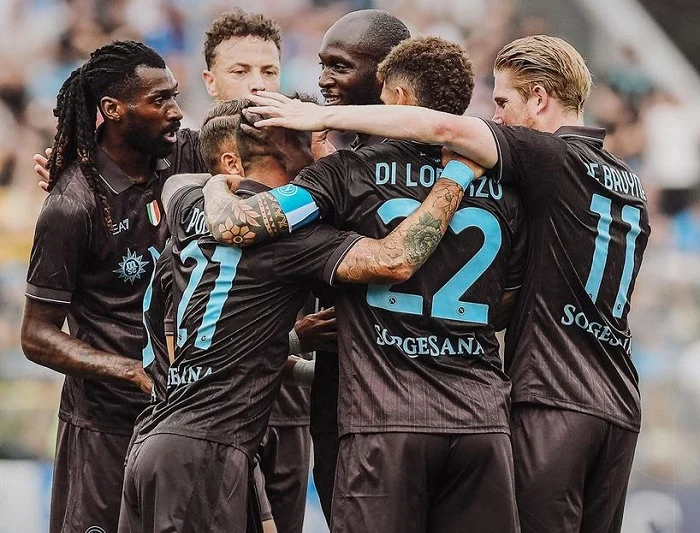 Napoli Tampil Kuat Mengalahkan Osasuna 2-1 di Laga Pramusim