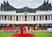 Perayaan Kemerdekaan dengan Bendera Merah Putih dan Informasi tentang Pelat Nomor