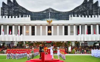 Perayaan Kemerdekaan dengan Bendera Merah Putih dan Informasi tentang Pelat Nomor