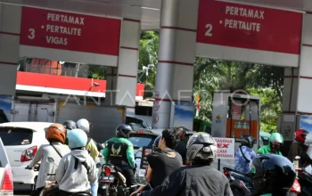 Pertamax Turun, Mahasiswa Lega namun Antrean Pertalite Masih Panjang