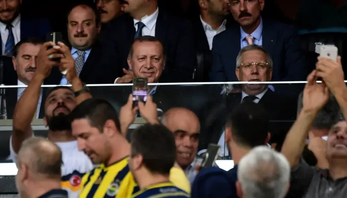 Pertarungan Sengit di Dunia Sepak Bola: Fenerbahce vs Sturm Graz dan Pertandingan Lainnya