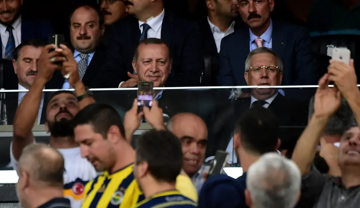Pertarungan Sengit di Dunia Sepak Bola: Fenerbahce vs Sturm Graz dan Pertandingan Lainnya