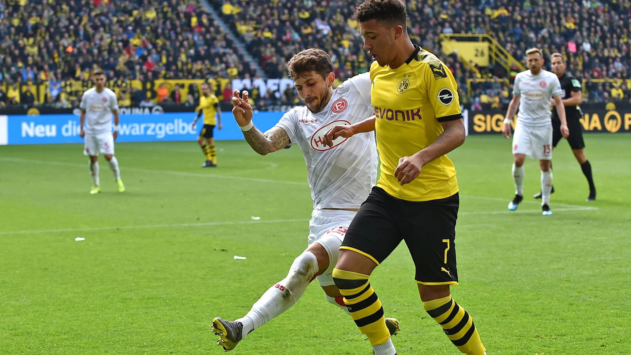 Pertarungan Sengit di Lapangan: Fortuna Dusseldorf vs Borussia Dortmund