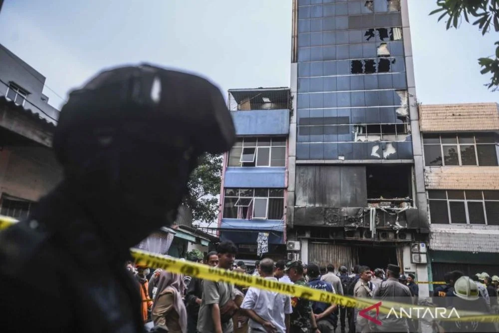 Polisi Tangani Berbagai Kasus: Kebakaran Gedung Bapenda, Kematian Mantan Istri Polisi, dan Penangkapan Pria yang Mengambil Sabu