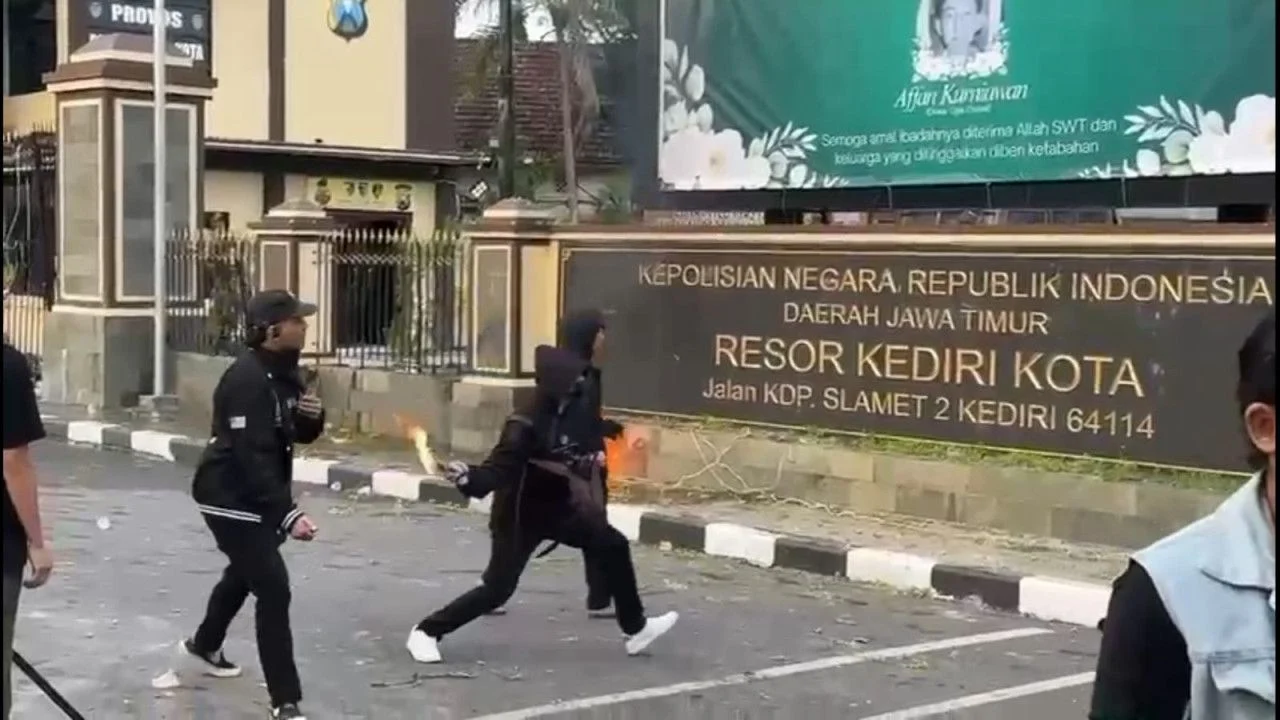 Polisi Tangkap Pelaku Tabrak Lari dan Pelempar Molotov di Surabaya