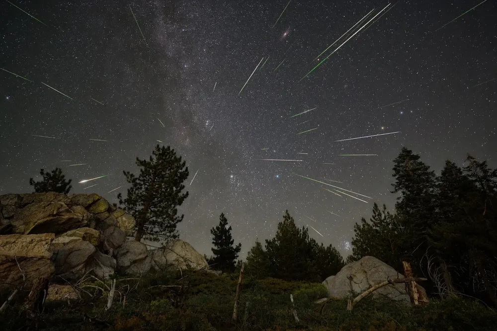 Puncak Hujan Meteor Perseid: Fenomena Langit yang Menarik Perhatian