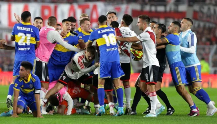 River Plate Dalam Krisis: Suporter Mengumumkan Perang Terhadap Semua Pihak