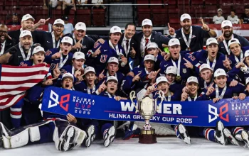 Ryerson Edgar dan Michael Tang Raih Medali di Turnamen Hlinka-Gretzky Cup