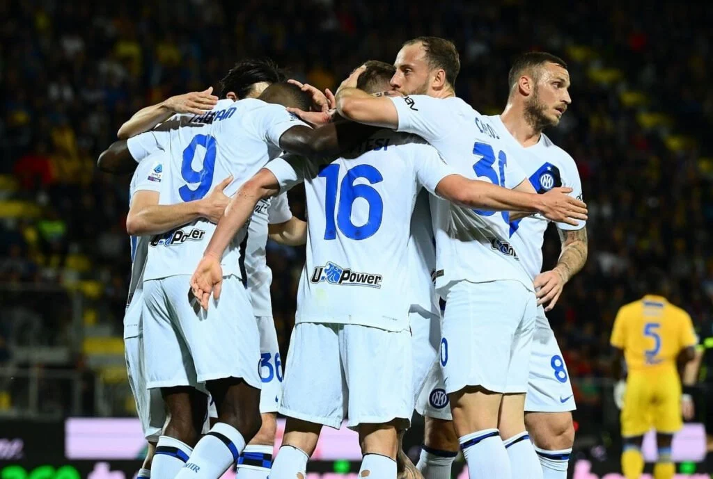 Schalke 04 Siap Hadapi Musim Baru: Pemain Cedera dan Pertarungan Posisi