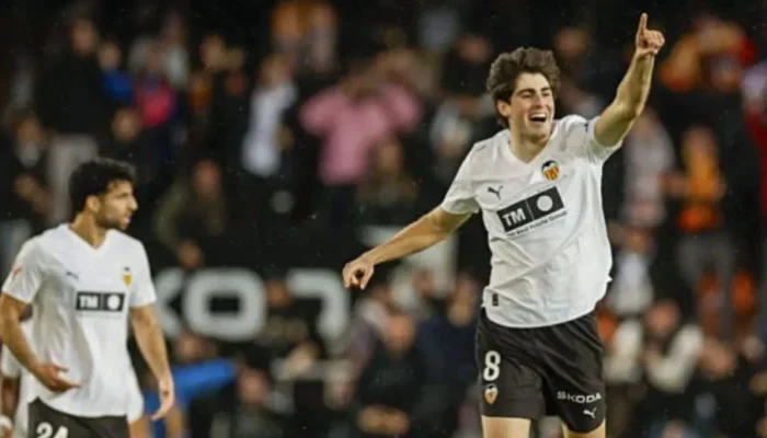 Sevilla FC Mencuri Perhatian dengan Kemenangan Dramatis 2-1 atas Rayo Vallecano