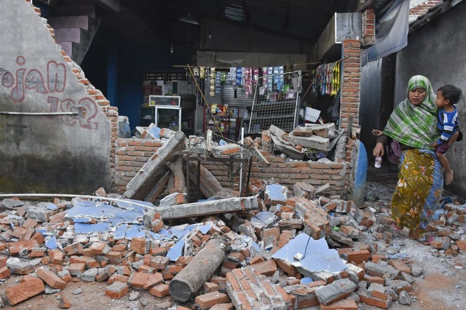 Terremoto Indonesia: Puluhan Meninggal dan Ribuan Mengungsi