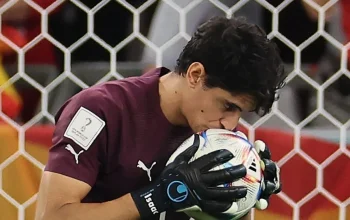 Yassine Bounou: Kiper Maroko yang Membuat Al-Hilal Mengambil Keputusan Tersulit